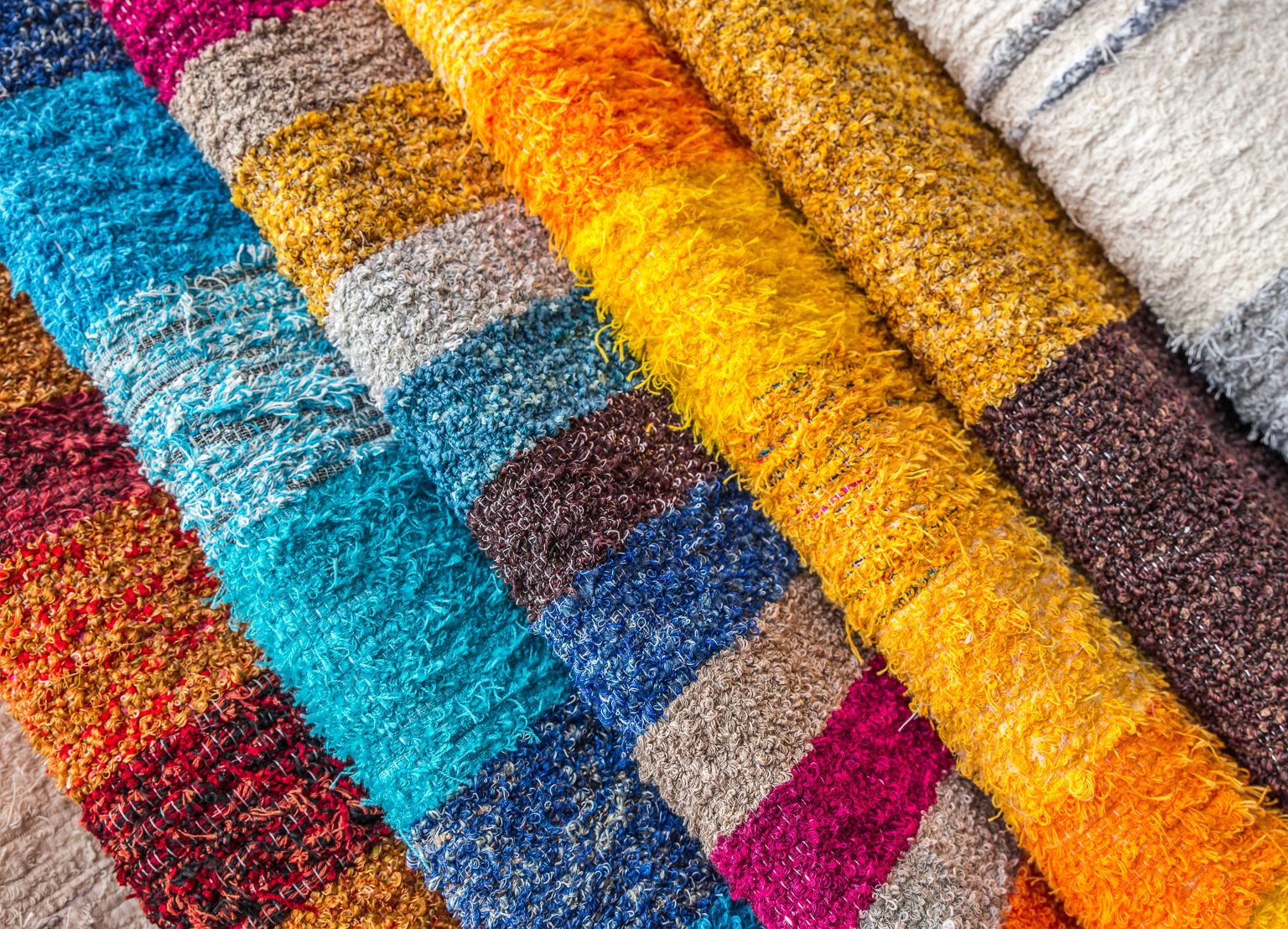 Differences Between Knit and Woven Fabrics